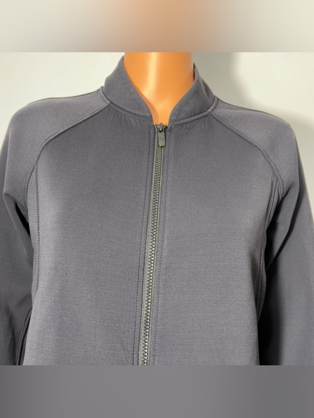 Lululemon Embrace The Space Jacket
Size 4 Black Relaxed Thermo
Regulating - Picture 4 of 12